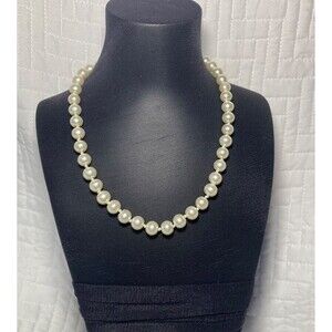 Vera Wang 15 inch Faux Pearl Choker Gold tone clasp